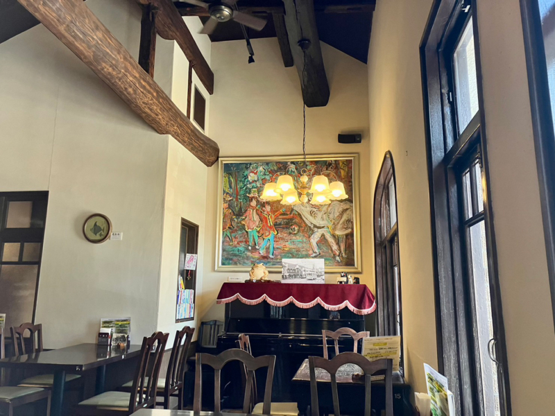 大正建築の空間を活かしたレトロモダンな雰囲気の喫茶室 | 長﨑次郎喫茶室