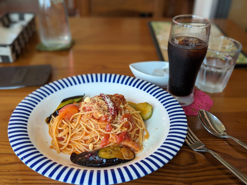 茄子とベーコンのトマトソースパスタ | 熊本県下益城郡美里町のコムシロンカフェ