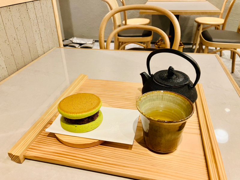 まるいわのどら焼き(あんさんどら抹茶)・ほうじ茶 | 熊本市中央区上通町