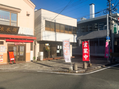 一魚一恵表参道店は一休本舗八代店のとなりです。