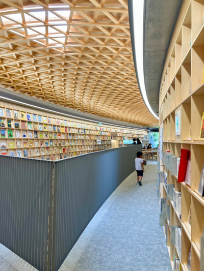 広い館内は特別な空間。
