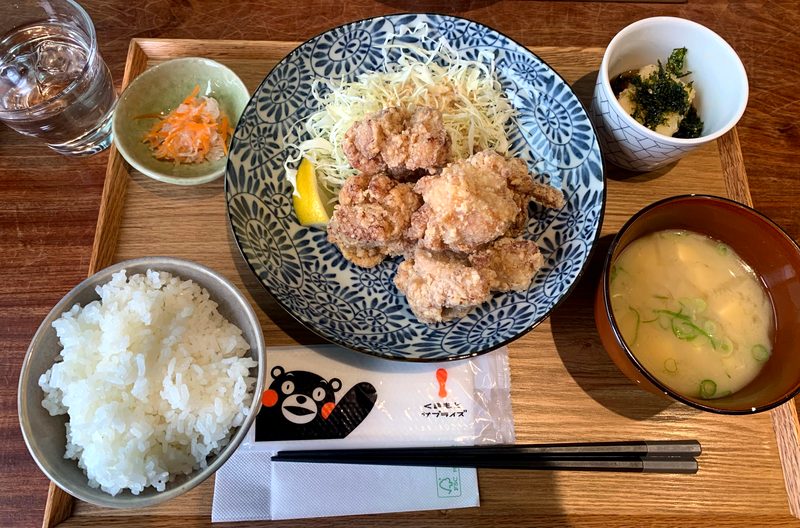 まりるみ食堂。の唐揚げ定食(大きめの唐揚げ5個、ご飯・味噌汁・小鉢・香の物つき)