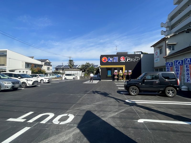 松屋・松のや 八代店の駐車場