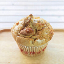 塩キャラメルナッツマフィン<br><br>岩塩とキャラメルソースのあまじょっぱいマフィン。<br>カシューナッツ、アーモンド、クルミ、ココナッツ使用。<br>○熊本県産米粉を使用したグルテンフリーマフィン<br>○卵不使用 塩キャラメルナッツマフィン<br>岩塩とキャラメルソースのあまじょっぱいマフィン。<br>カシューナッツ、アーモンド、クルミ、ココナッツ使用。<br>○熊本県産米粉を使用したグルテンフリーマフィン<br>○卵不使用