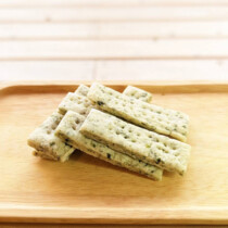 青のり塩クラッカー<br><br>八代産あおさのりを使用。<br>天然塩と青のりの香ばしさで、手がついつい止まらなくなります!<br>お酒のおつまみにもピッタリです♡<br>○卵・乳製品不使用 青のり塩クラッカー<br>八代産あおさのりを使用。<br>天然塩と青のりの香ばしさで、手がついつい止まらなくなります!<br>お酒のおつまみにもピッタリです♡<br>○卵・乳製品不使用